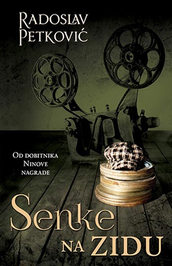 SENKE NA ZIDU 