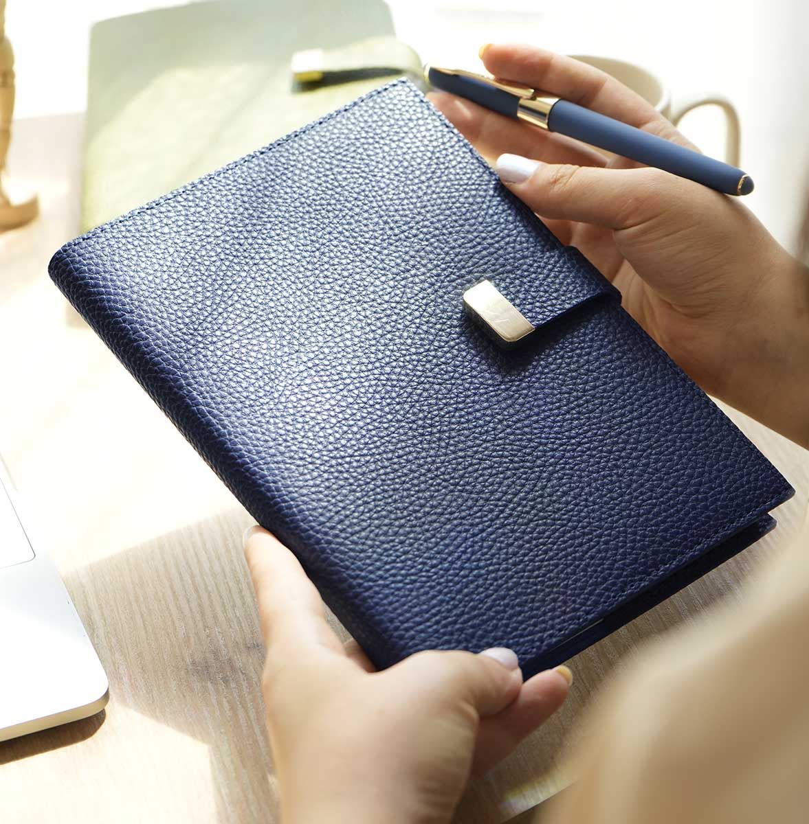 Dnevnik sa kopčom A5 EXECUTIVE Blue, 240 st. Na linije 