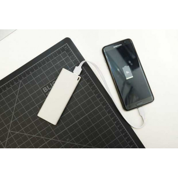 Eksterna baterija za telefon-bela ( 6000mah) 