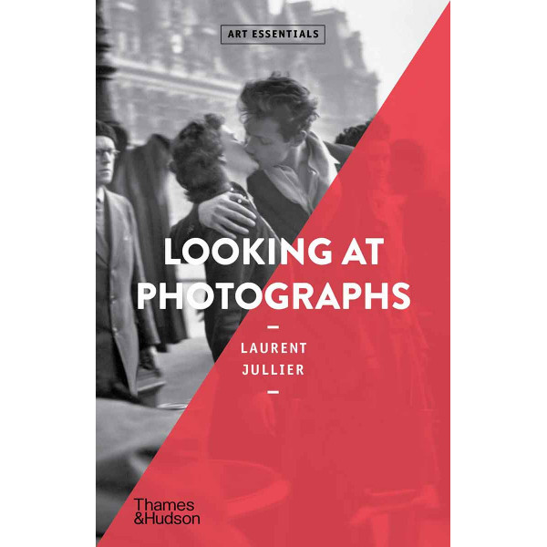 LOOKING AT PHOTOGRAPHS Art Essentials 