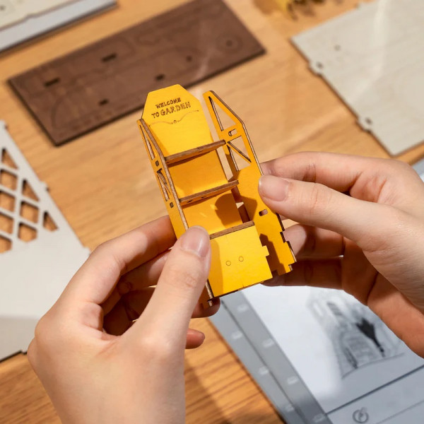 3D drvene puzzle/držač za knjige  GARDEN HOUSE 