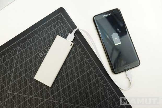 Eksterna baterija za telefon-bela ( 6000mah) 