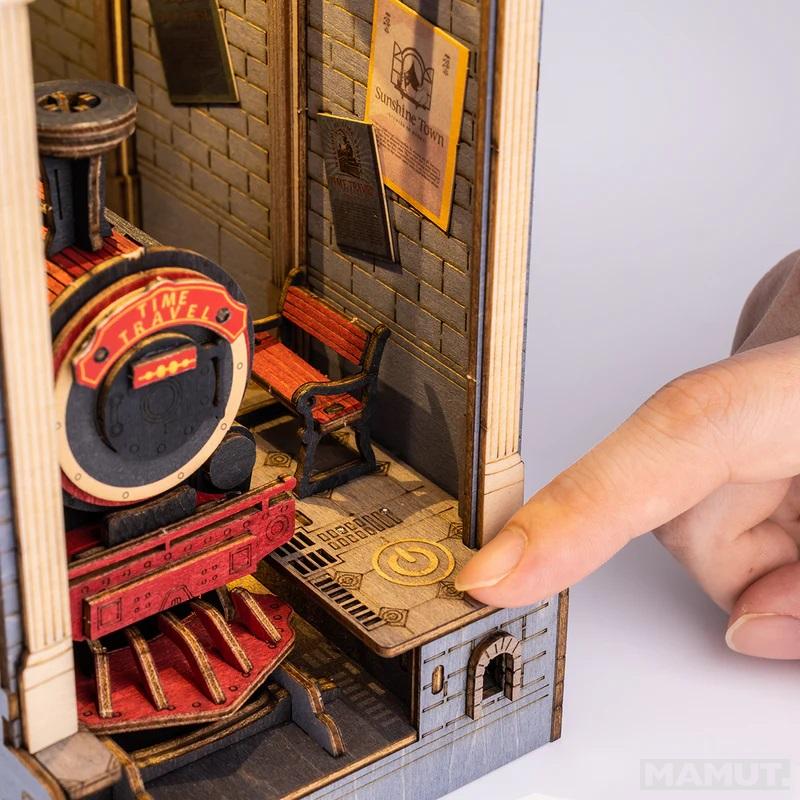 3D drvene puzzle/držač za knjige TIME TRAVEL 